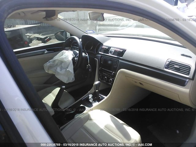 1VWDT7A30HC020699 - 2017 VOLKSWAGEN PASSAT R-LINE Ağ foto 5