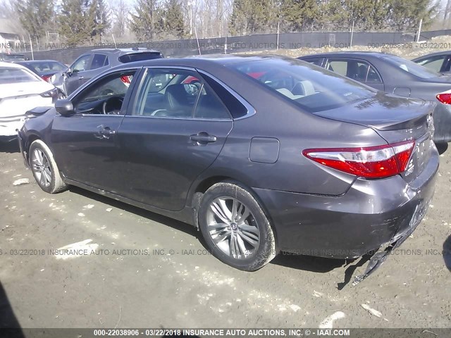 4T1BF1FK4GU576713 - 2016 TOYOTA CAMRY LE/XLE/SE/XSE GRAY photo 3