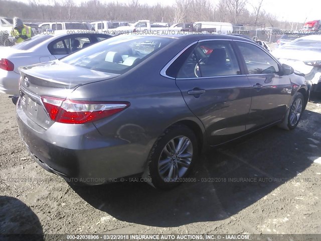 4T1BF1FK4GU576713 - 2016 TOYOTA CAMRY LE/XLE/SE/XSE Gris photo 4