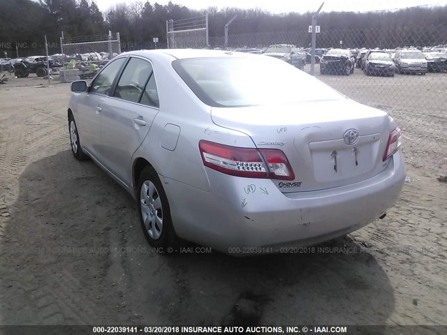 4T4BF3EK6BR131434 - 2011 TOYOTA CAMRY SE/LE/XLE SILVER photo 3