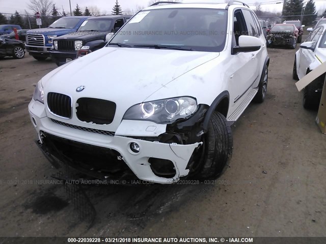 5UXZV8C53CL425700 - 2012 BMW X5 XDRIVE50I WHITE photo 2