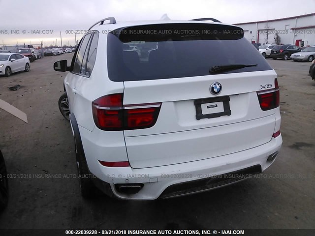 5UXZV8C53CL425700 - 2012 BMW X5 XDRIVE50I WHITE photo 3