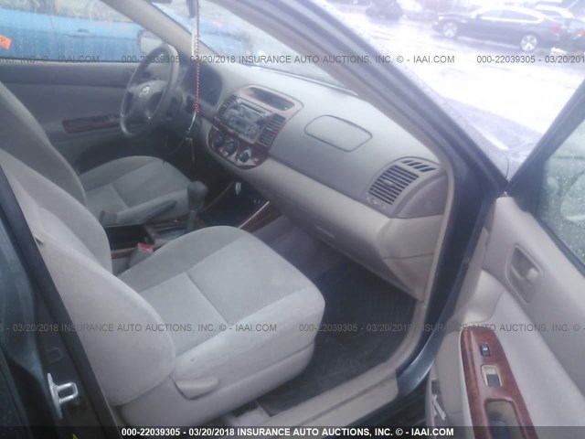 4T1BF30K64U066962 - 2004 TOYOTA CAMRY LE/XLE/SE GREEN photo 5