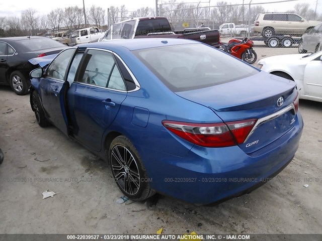 4T1BF1FK6GU518358 - 2016 TOYOTA CAMRY LE/XLE/SE/XSE ლურჯი ფოტო 3