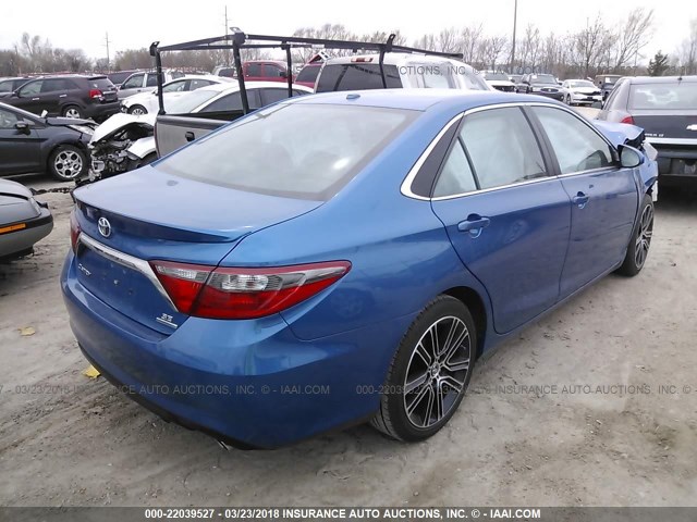 4T1BF1FK6GU518358 - 2016 TOYOTA CAMRY LE/XLE/SE/XSE ლურჯი ფოტო 4