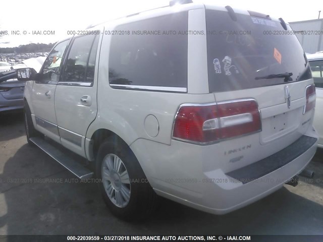 5LMFU28518LJ05725 - 2008 LINCOLN NAVIGATOR WHITE photo 3