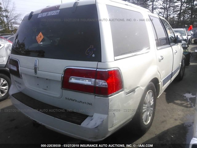 5LMFU28518LJ05725 - 2008 LINCOLN NAVIGATOR WHITE photo 4