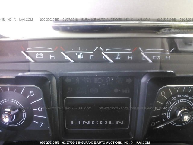 5LMFU28518LJ05725 - 2008 LINCOLN NAVIGATOR WHITE photo 7