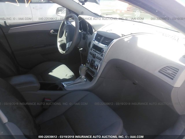 1G1ZB5E06CF304032 - 2012 CHEVROLET MALIBU LS 银色 照片 5