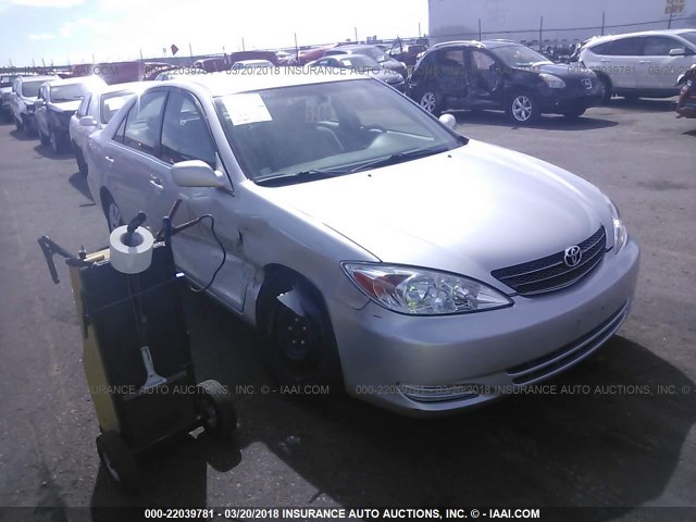4T1BE32K42U611666 - 2002 TOYOTA CAMRY LE/XLE/SE SILVER photo 1