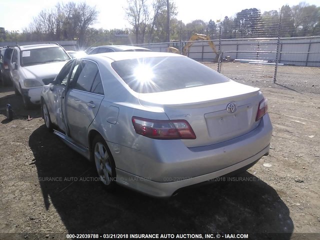 4T1BK46K17U017293 - 2007 TOYOTA CAMRY NEW GENERAT LE/XLE/SE SILVER photo 3