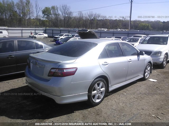 4T1BK46K17U017293 - 2007 TOYOTA CAMRY NEW GENERAT LE/XLE/SE SILVER photo 4