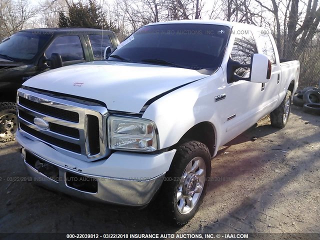 1FTSW21P05EB43460 - 2005 FORD F250 SUPER DUTY WHITE photo 2