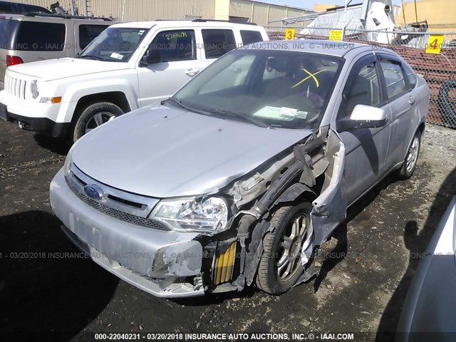 1FAHP35N48W243278 - 2008 FORD FOCUS SE/SEL/SES GRAY photo 2