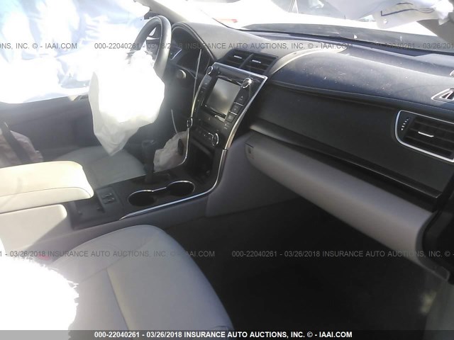 4T1BK1FK5FU554486 - 2015 TOYOTA CAMRY XSE/XLE WHITE photo 5