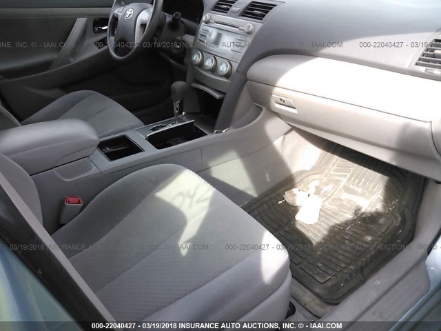 4T4BE46K49R109739 - 2009 TOYOTA CAMRY SE/LE/XLE BLUE photo 5