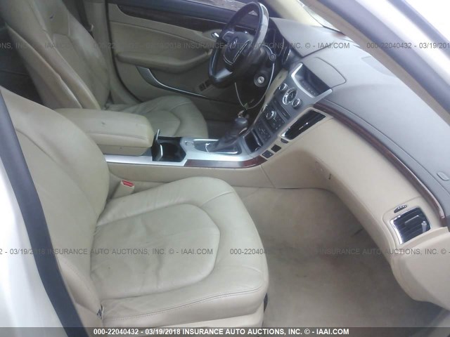 1G6DF577980137114 - 2008 CADILLAC CTS WHITE photo 5