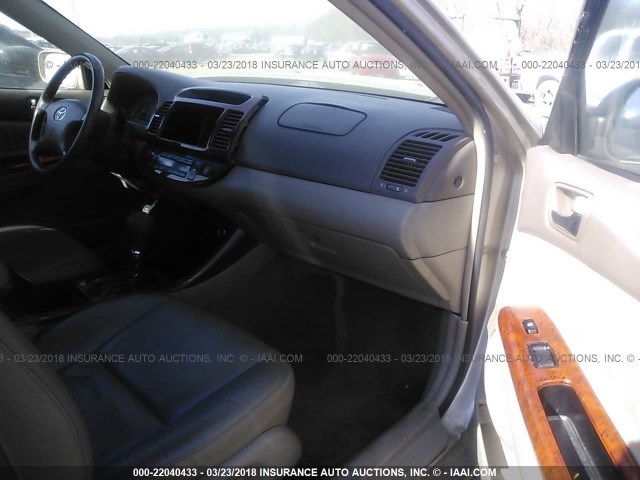 4T1BE32K53U256184 - 2003 TOYOTA CAMRY LE/XLE/SE ოქროსფერი ფოტო 5