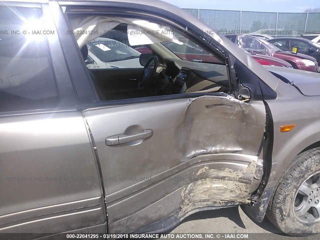 5FNYF28696B000563 - 2006 HONDA PILOT EX SILVER photo 6