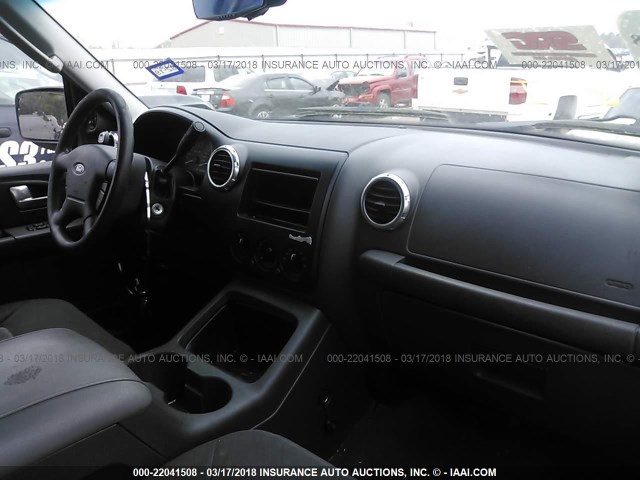 1FMRU15W53LB28747 - 2003 FORD EXPEDITION XLT ლურჯი ფოტო 5