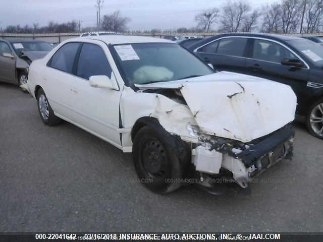 JT2BG22KXY0461208 - 2000 TOYOTA CAMRY CE/LE/XLE 白色 照片 1