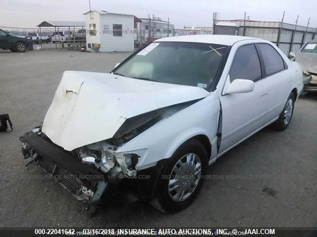 JT2BG22KXY0461208 - 2000 TOYOTA CAMRY CE/LE/XLE 白色 照片 2
