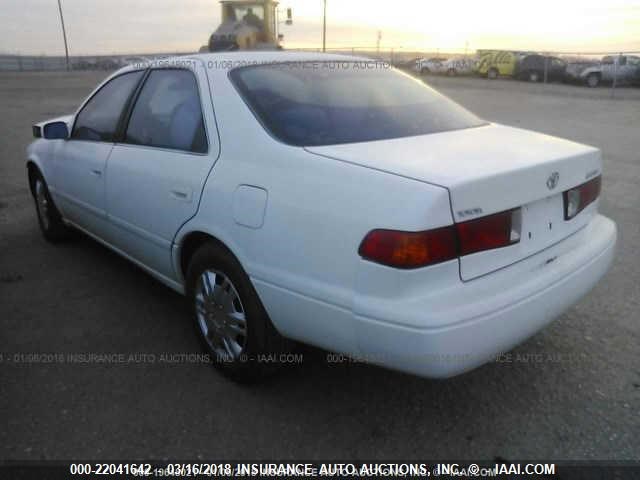 JT2BG22KXY0461208 - 2000 TOYOTA CAMRY CE/LE/XLE WHITE photo 3