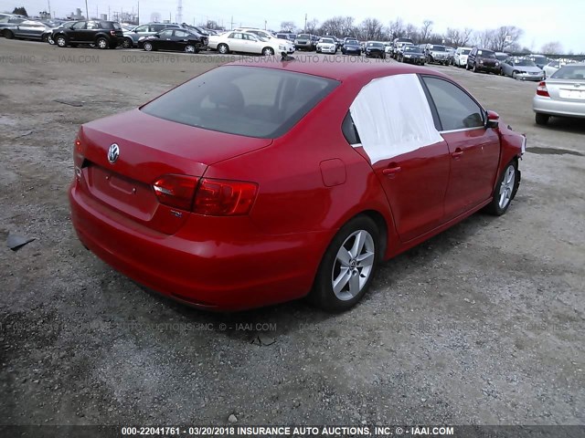 3VW3L7AJ3DM408125 - 2013 VOLKSWAGEN JETTA TDI RED photo 4