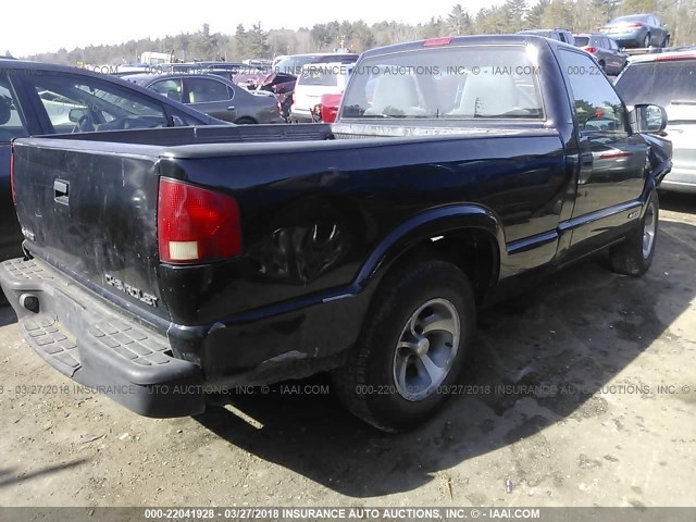 1GCCS1441WK262018 - 1998 CHEVROLET S TRUCK S10 BLACK photo 4