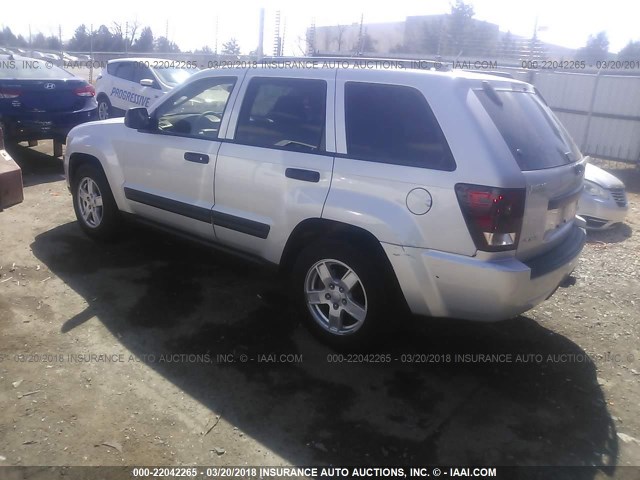 1J4GR48K75C713057 - 2005 JEEP GRAND CHEROKEE LAREDO/COLUMBIA/FREEDOM SILVER photo 3