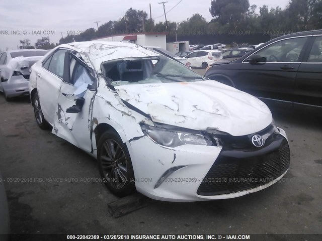 4T1BF1FK3FU943583 - 2015 TOYOTA CAMRY LE/XLE/SE/XSE WHITE photo 1