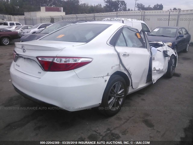 4T1BF1FK3FU943583 - 2015 TOYOTA CAMRY LE/XLE/SE/XSE WHITE photo 4