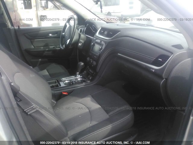 1GNKVGKD5FJ154071 - 2015 CHEVROLET TRAVERSE LT SILVER photo 5