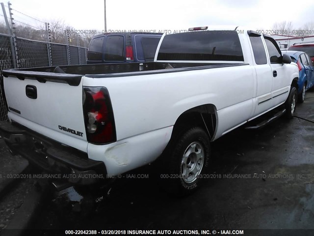 1GCEC19T04E377193 - 2004 CHEVROLET SILVERADO C1500 WHITE photo 4