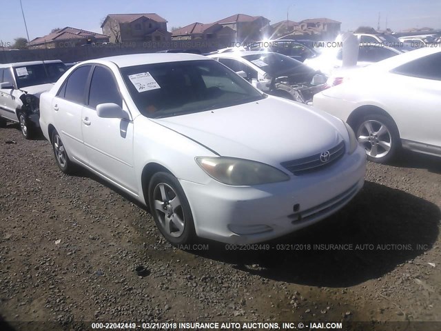 JTDBE32K240277569 - 2004 TOYOTA CAMRY LE/XLE WHITE photo 1