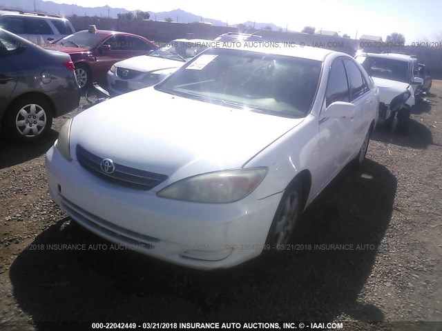 JTDBE32K240277569 - 2004 TOYOTA CAMRY LE/XLE WHITE photo 2