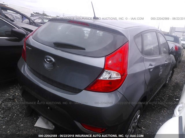 KMHCT5AE7GU258817 - 2016 HYUNDAI ACCENT SE GRAY photo 4