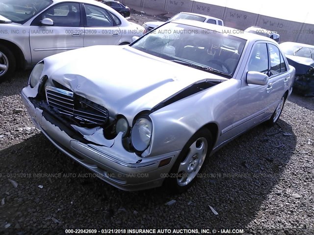 WDBJF70J0YB031185 - 2000 MERCEDES-BENZ E 430 SILVER photo 2