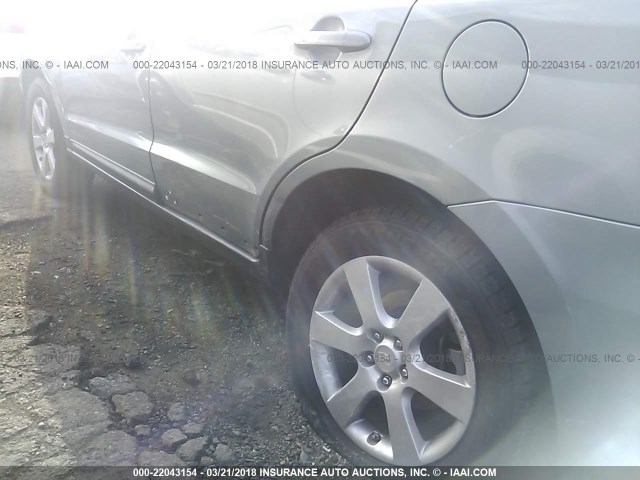 5NMSH13E68H137504 - 2008 HYUNDAI SANTA FE SE/LIMITED GRAY photo 6