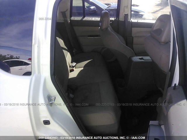 1J8FF47W97D155958 - 2007 JEEP COMPASS WHITE photo 8