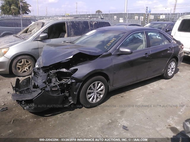 4T1BF1FK6GU550338 - 2016 TOYOTA CAMRY LE/XLE/SE/XSE 灰色 照片 2