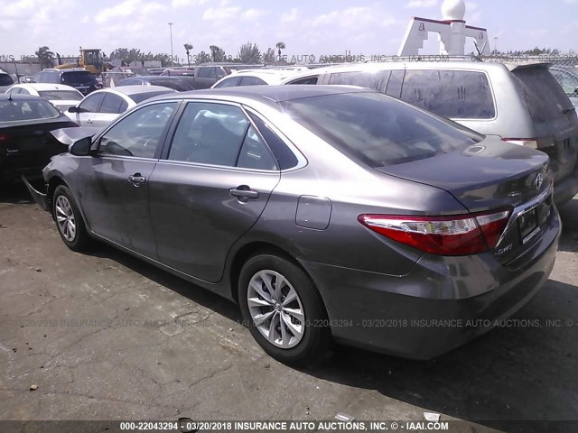 4T1BF1FK6GU550338 - 2016 TOYOTA CAMRY LE/XLE/SE/XSE 灰色 照片 3