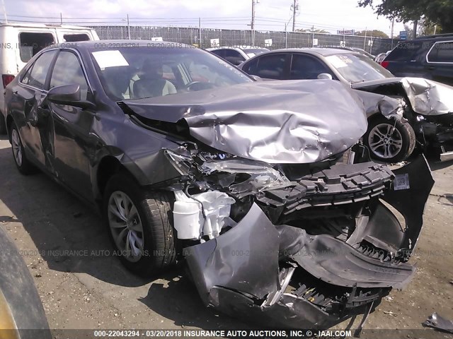 4T1BF1FK6GU550338 - 2016 TOYOTA CAMRY LE/XLE/SE/XSE 灰色 照片 6
