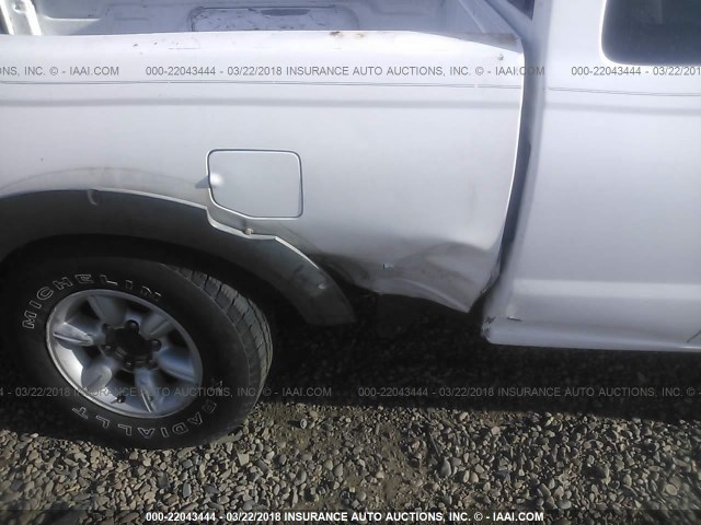 1N6DD26S01C381808 - 2001 NISSAN FRONTIER KING CAB XE WHITE photo 6