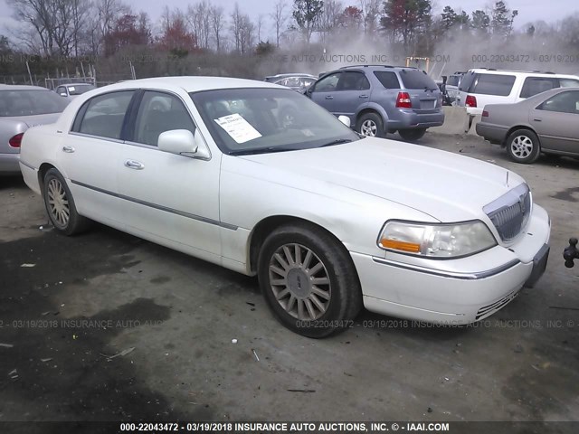 1LNHM81W64Y624042 - 2004 LINCOLN TOWN CAR EXECUTIVE/SIGNATURE Beyaz fotoğraf 1