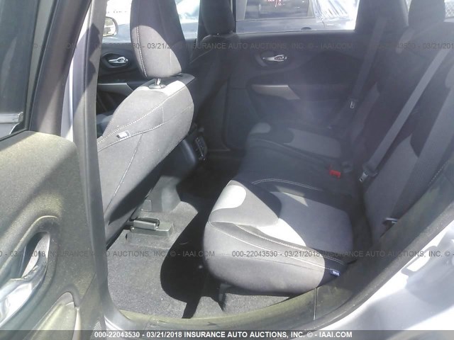 1C4PJLCB0JD534152 - 2018 JEEP CHEROKEE LATITUDE Gümüş fotoğraf 8