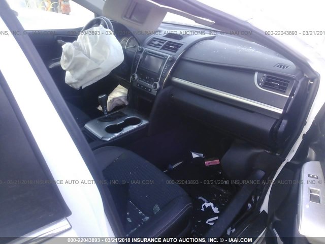 4T1BF1FK4DU724662 - 2013 TOYOTA CAMRY L/SE/LE/XLE WHITE photo 5