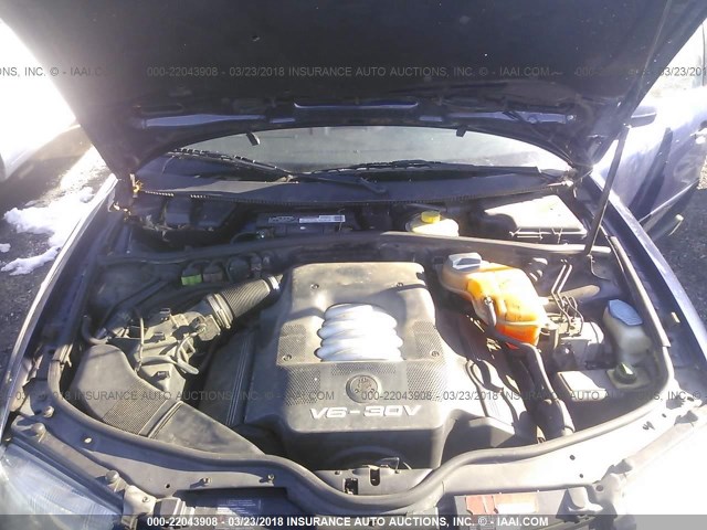 WVWPD23B7YP216040 - 2000 VOLKSWAGEN PASSAT GLX 蓝色 照片 10