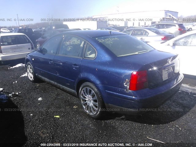WVWPD23B7YP216040 - 2000 VOLKSWAGEN PASSAT GLX 蓝色 照片 3