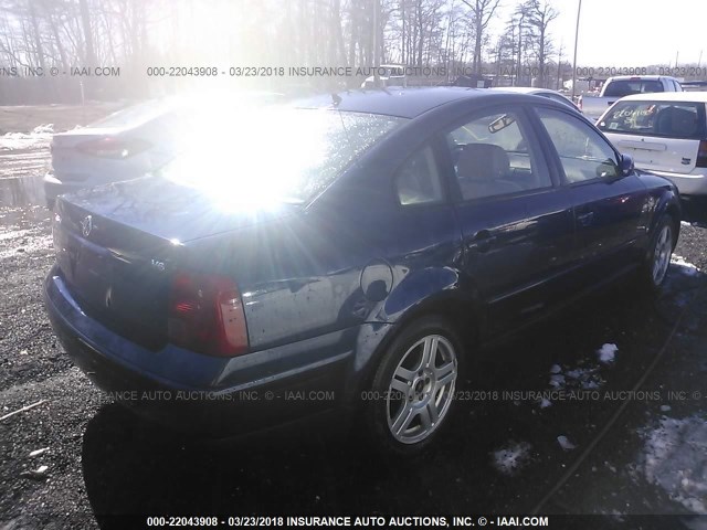 WVWPD23B7YP216040 - 2000 VOLKSWAGEN PASSAT GLX 蓝色 照片 4